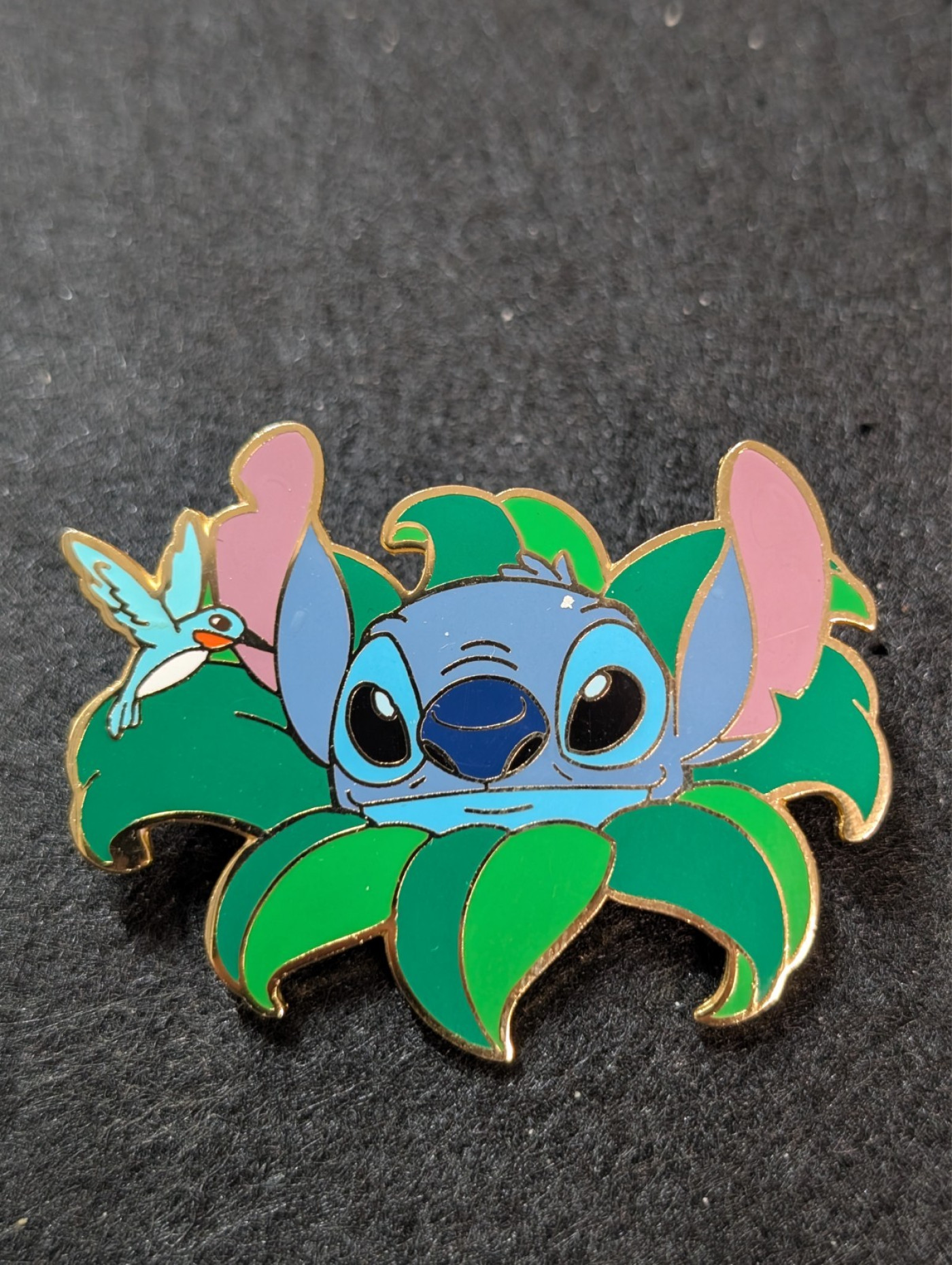 Disney Stitch with Humming Bird - LE 250 Disney Pin