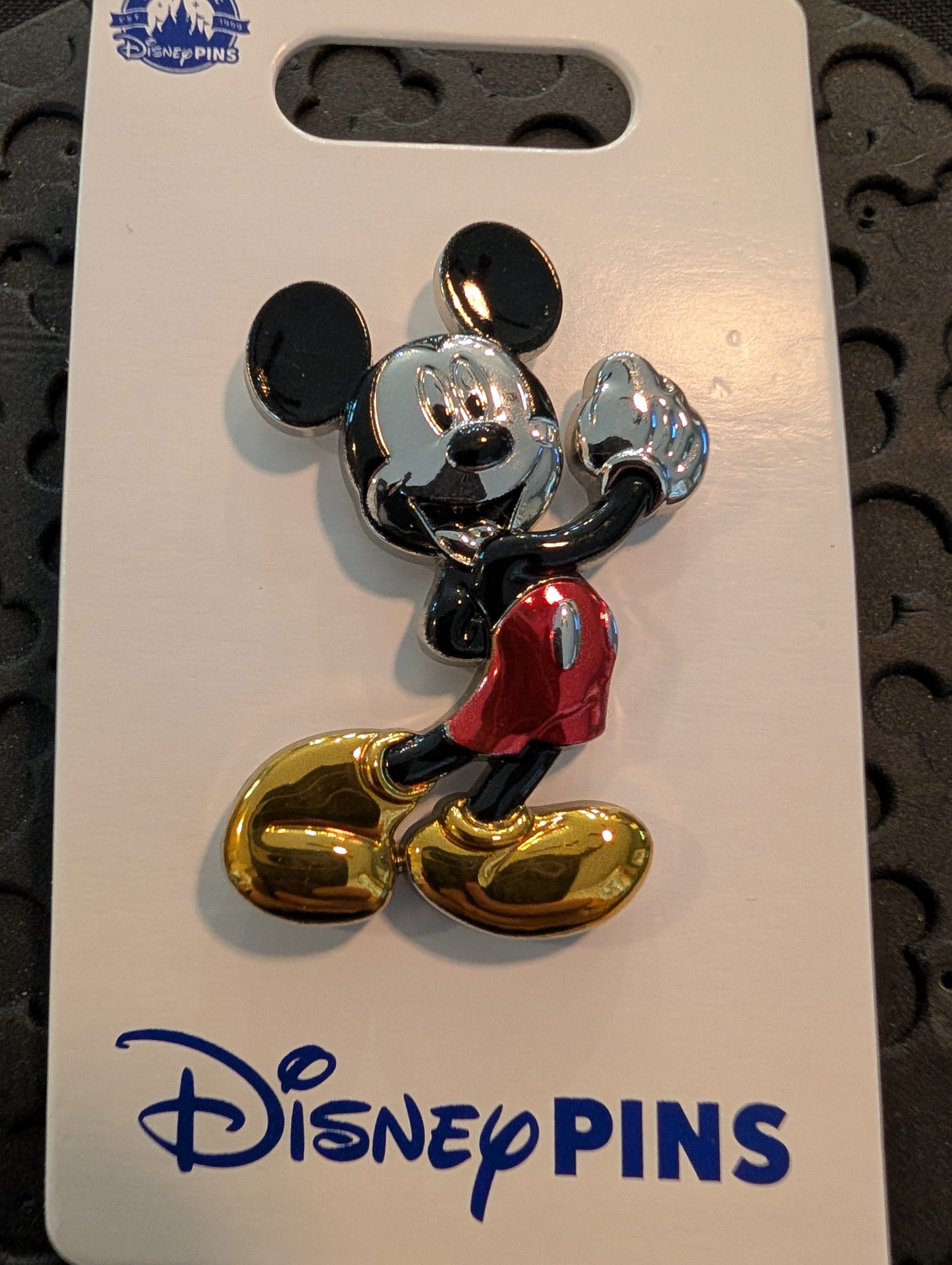 Classic Mickey Mouse Metallic Standing Pin