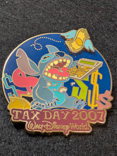 Disney TAX DAY 2007 PIN FLYING DOLLAR STITCH EAT CALCULATOR AP