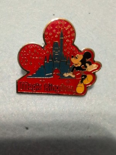 DISNEY WDW EARLY 1990'S VERY HARD TO FIND MAGIC KINGDOM CASTLE MICKEY HAT PIN